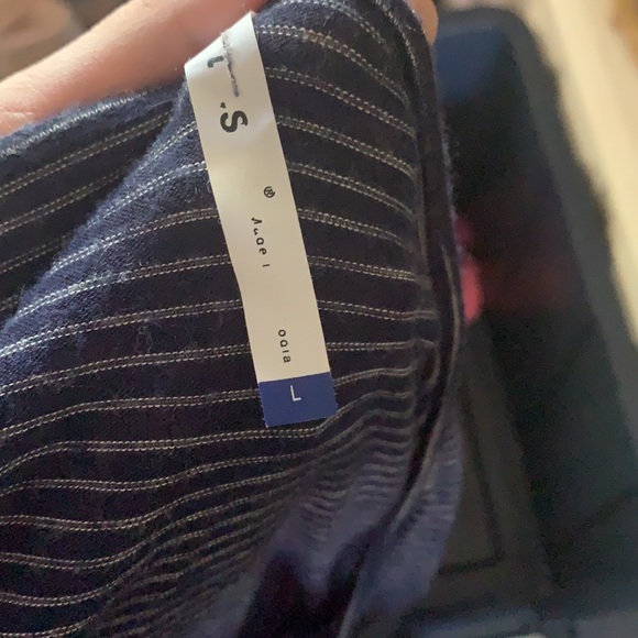 Navy blue lace up top - Picture 7 of 7